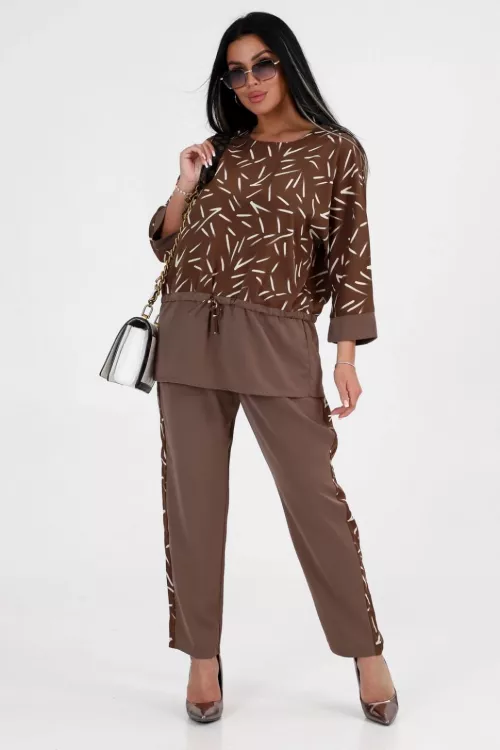 Костюм 31750 коричневый последний размер